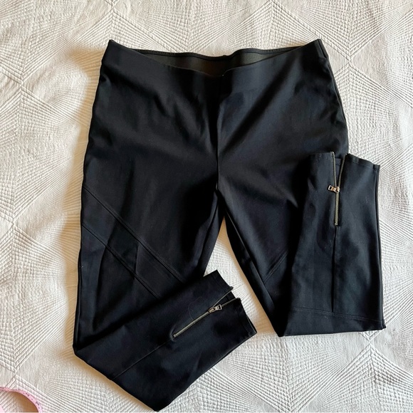 Black Zippered Leggings - Picture 6 of 6
